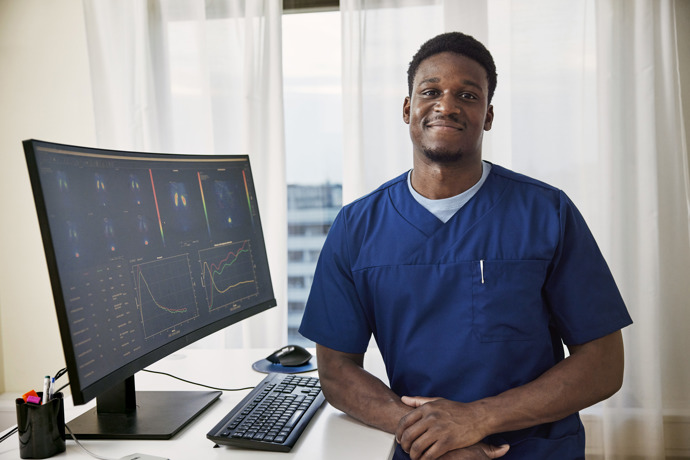 Technologist in front of Hermia workstation